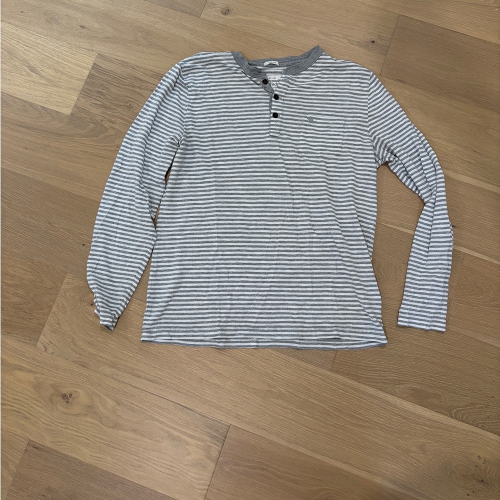 🦌 A&F Striped Long Sleeve Henley